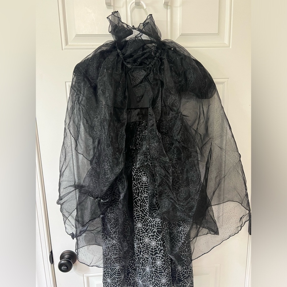 Glow-in-the-Dark Witch Halloween
Costume Pottery Barn Kids Size 7-8